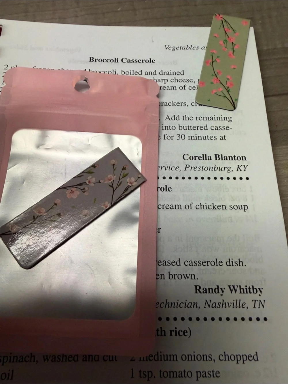 2  Floral Magnetic Bookmark and Pink Silicone Pouch Set
